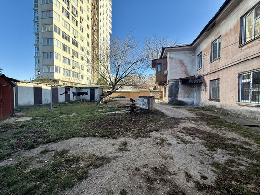 Продам трехкомнатную (3-комн.) квартиру, Бульварная ул, 2, Симферополь г