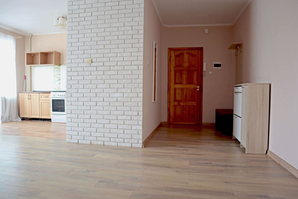 Продам трехкомнатную (3-комн.) квартиру, Брусничная ул, 13, Калининград г