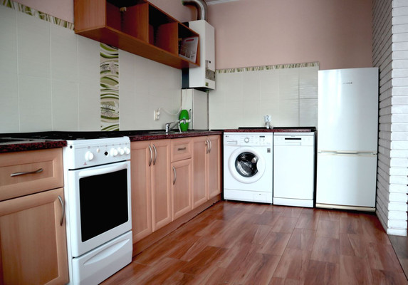 Продам трехкомнатную (3-комн.) квартиру, Брусничная ул, 13, Калининград г