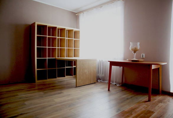 Продам трехкомнатную (3-комн.) квартиру, Брусничная ул, 13, Калининград г