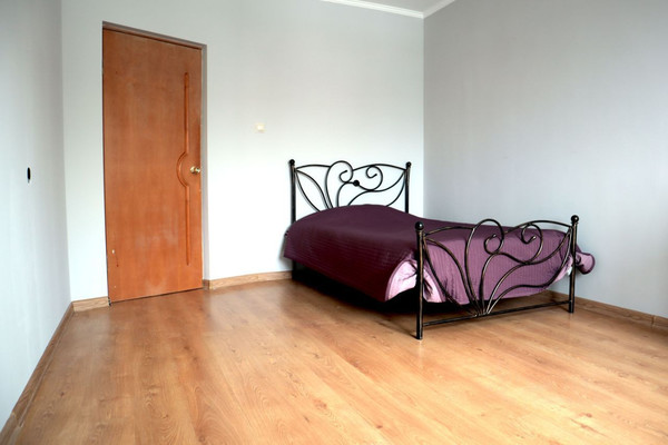 Продам трехкомнатную (3-комн.) квартиру, Брусничная ул, 13, Калининград г