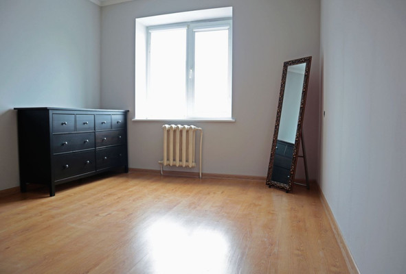 Продам трехкомнатную (3-комн.) квартиру, Брусничная ул, 13, Калининград г