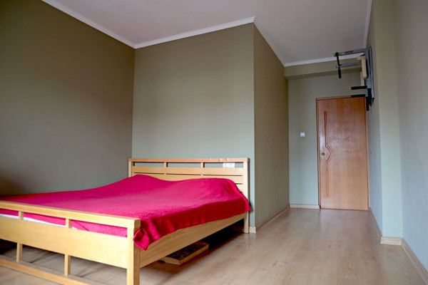 Продам трехкомнатную (3-комн.) квартиру, Брусничная ул, 13, Калининград г