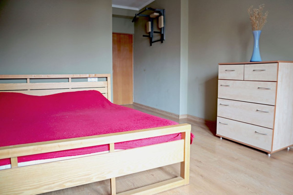 Продам трехкомнатную (3-комн.) квартиру, Брусничная ул, 13, Калининград г