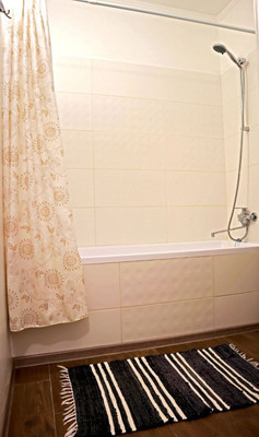 Продам трехкомнатную (3-комн.) квартиру, Брусничная ул, 13, Калининград г