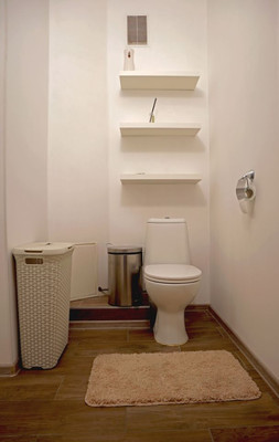 Продам трехкомнатную (3-комн.) квартиру, Брусничная ул, 13, Калининград г