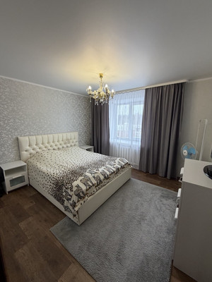 Продам многокомнатную квартиру, 40 лет Победы ул, 1, Ишим г