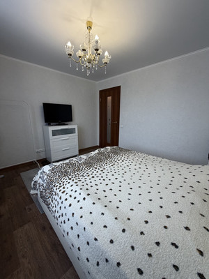 Продам многокомнатную квартиру, 40 лет Победы ул, 1, Ишим г