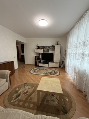 Продам многокомнатную квартиру, 40 лет Победы ул, 1, Ишим г