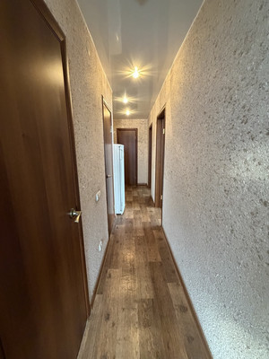 Продам многокомнатную квартиру, 40 лет Победы ул, 1, Ишим г