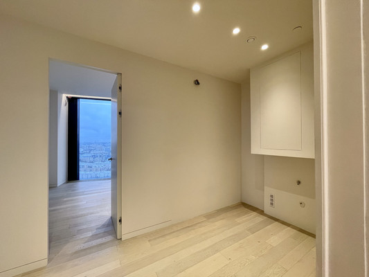 Продам трехкомнатную (3-комн.) квартиру, Краснопресненская наб, 14Ак3, Москва г