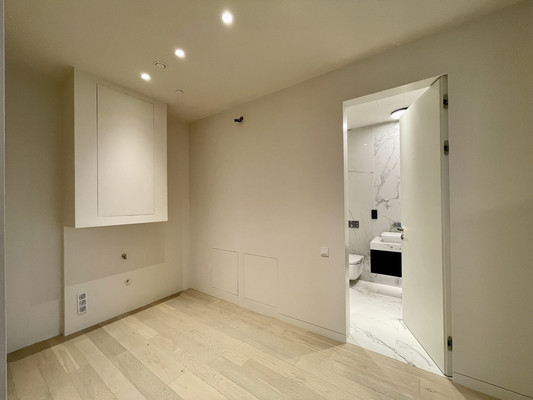 Продам трехкомнатную (3-комн.) квартиру, Краснопресненская наб, 14Ак3, Москва г