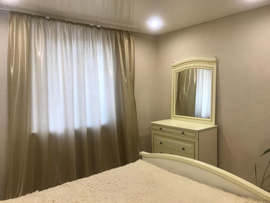 Продам трехкомнатную (3-комн.) квартиру, Салгирная ул, 23, Белоглинка с