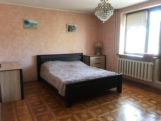 Продам трехкомнатную (3-комн.) квартиру, Салгирная ул, 23, Белоглинка с