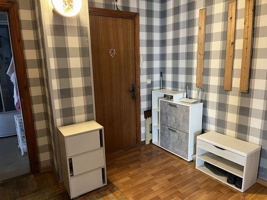 Продам трехкомнатную (3-комн.) квартиру, Салгирная ул, 23, Белоглинка с