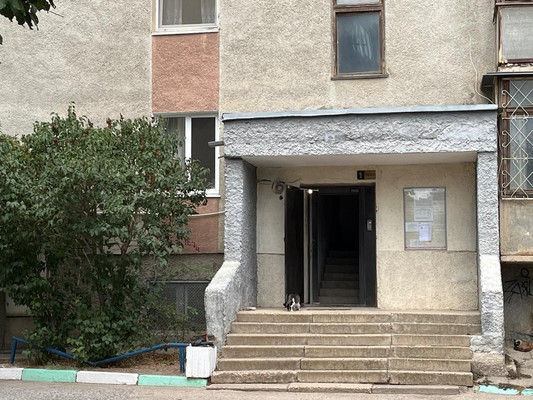 Продам трехкомнатную (3-комн.) квартиру, Салгирная ул, 23, Белоглинка с