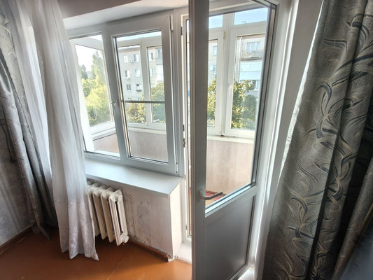 Продам трехкомнатную (3-комн.) квартиру, Черноморская ул, 81, Кропоткин г