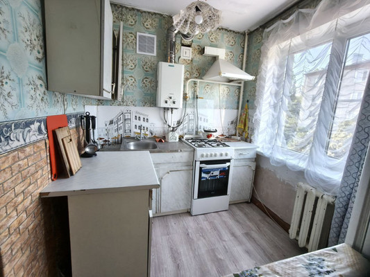 Продам трехкомнатную (3-комн.) квартиру, Черноморская ул, 81, Кропоткин г