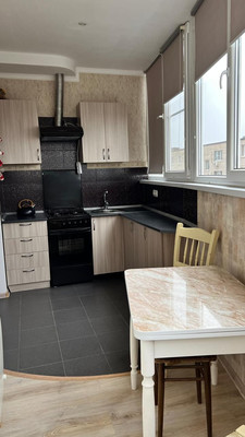 Продам двухкомнатную (2-комн.) квартиру, Октябрьская ул, 8ак1, Тихорецк г