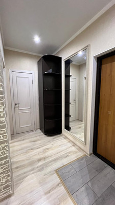 Продам двухкомнатную (2-комн.) квартиру, Октябрьская ул, 8ак1, Тихорецк г