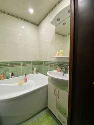 Продам трехкомнатную (3-комн.) квартиру, Ляпидевского ул, 66а, Тихорецк г