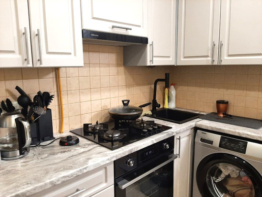 Продам трехкомнатную (3-комн.) квартиру, Октябрьская ул, 108, Тихорецк г