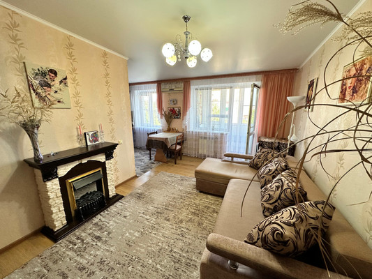 Продам трехкомнатную (3-комн.) квартиру, Октябрьская ул, 6, Тихорецк г