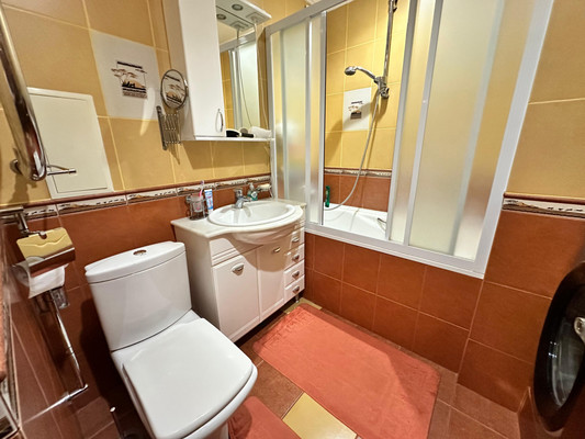 Продам трехкомнатную (3-комн.) квартиру, Октябрьская ул, 6, Тихорецк г