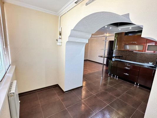 Продам трехкомнатную (3-комн.) квартиру, Октябрьская ул, 97а, Тихорецк г