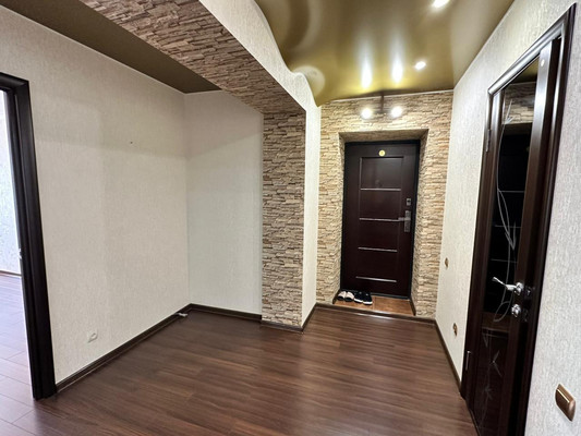 Продам трехкомнатную (3-комн.) квартиру, Октябрьская ул, 97а, Тихорецк г