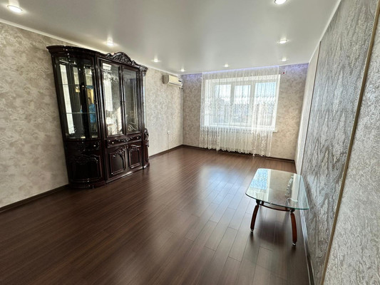 Продам трехкомнатную (3-комн.) квартиру, Октябрьская ул, 97а, Тихорецк г