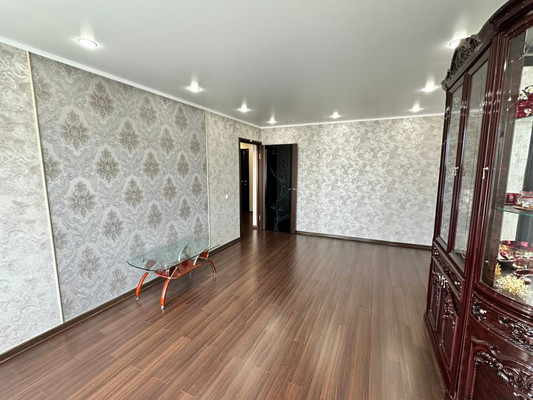 Продам трехкомнатную (3-комн.) квартиру, Октябрьская ул, 97а, Тихорецк г