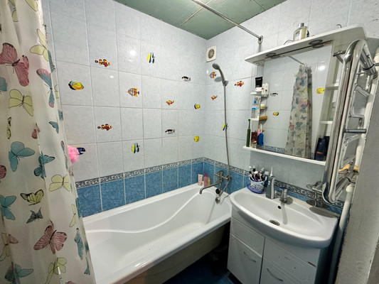 Продам многокомнатную квартиру, Подвойского ул, 133ка, Тихорецк г