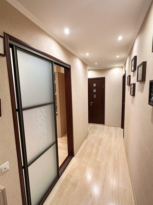 Продам трехкомнатную (3-комн.) квартиру, Маршала Захарова ул, 23, Москва г