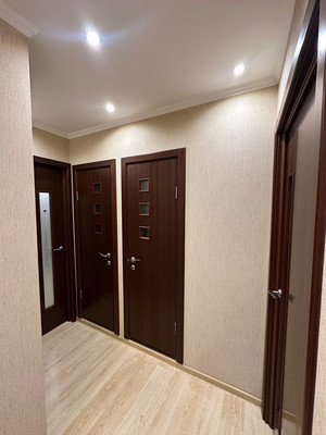 Продам трехкомнатную (3-комн.) квартиру, Маршала Захарова ул, 23, Москва г