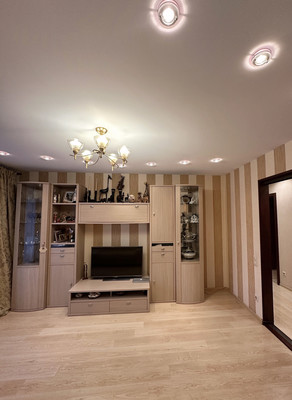 Продам трехкомнатную (3-комн.) квартиру, Маршала Захарова ул, 23, Москва г