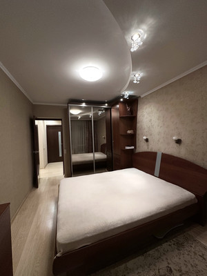 Продам трехкомнатную (3-комн.) квартиру, Маршала Захарова ул, 23, Москва г