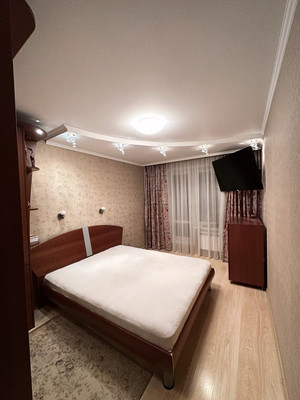 Продам трехкомнатную (3-комн.) квартиру, Маршала Захарова ул, 23, Москва г