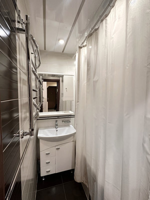 Продам трехкомнатную (3-комн.) квартиру, Маршала Захарова ул, 23, Москва г