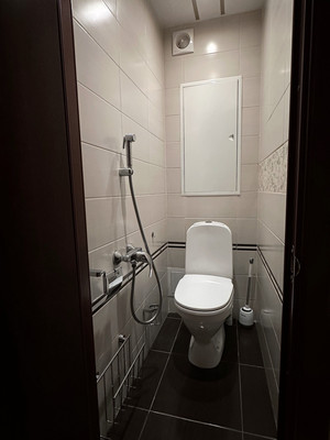 Продам трехкомнатную (3-комн.) квартиру, Маршала Захарова ул, 23, Москва г