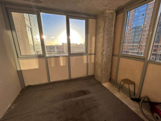 Продам трехкомнатную (3-комн.) квартиру, Охтинская аллея, 8, Мурино п