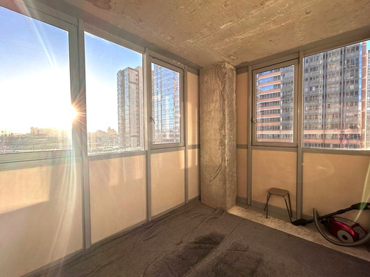 Продам трехкомнатную (3-комн.) квартиру, Охтинская аллея, 8, Мурино п