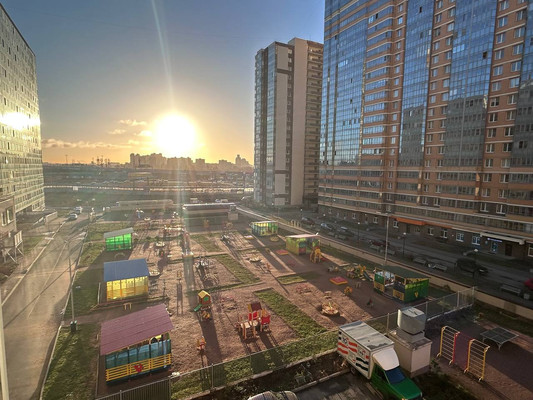 Продам трехкомнатную (3-комн.) квартиру, Охтинская аллея, 8, Мурино п