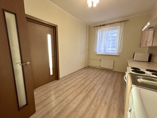 Продам трехкомнатную (3-комн.) квартиру, Охтинская аллея, 8, Мурино п