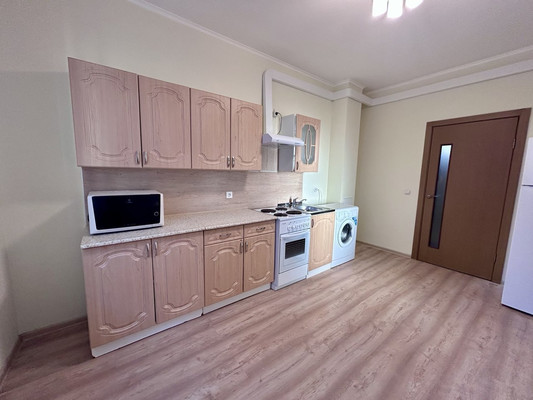 Продам трехкомнатную (3-комн.) квартиру, Охтинская аллея, 8, Мурино п