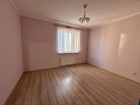 Продам трехкомнатную (3-комн.) квартиру, Охтинская аллея, 8, Мурино п