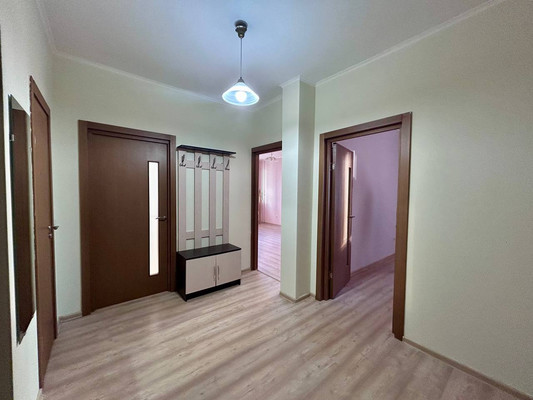 Продам трехкомнатную (3-комн.) квартиру, Охтинская аллея, 8, Мурино п