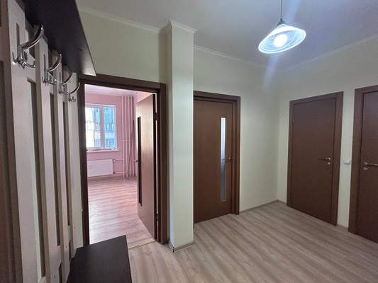 Продам трехкомнатную (3-комн.) квартиру, Охтинская аллея, 8, Мурино п