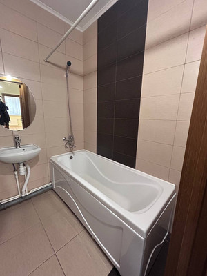 Продам трехкомнатную (3-комн.) квартиру, Охтинская аллея, 8, Мурино п