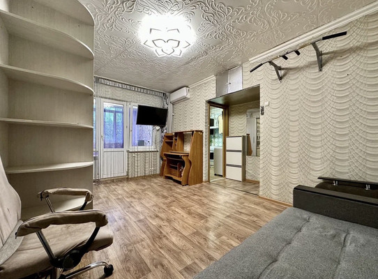 Продам однокомнатную (1-комн.) квартиру, Труда (Центральный р-н) ул, 4к1, Сочи г